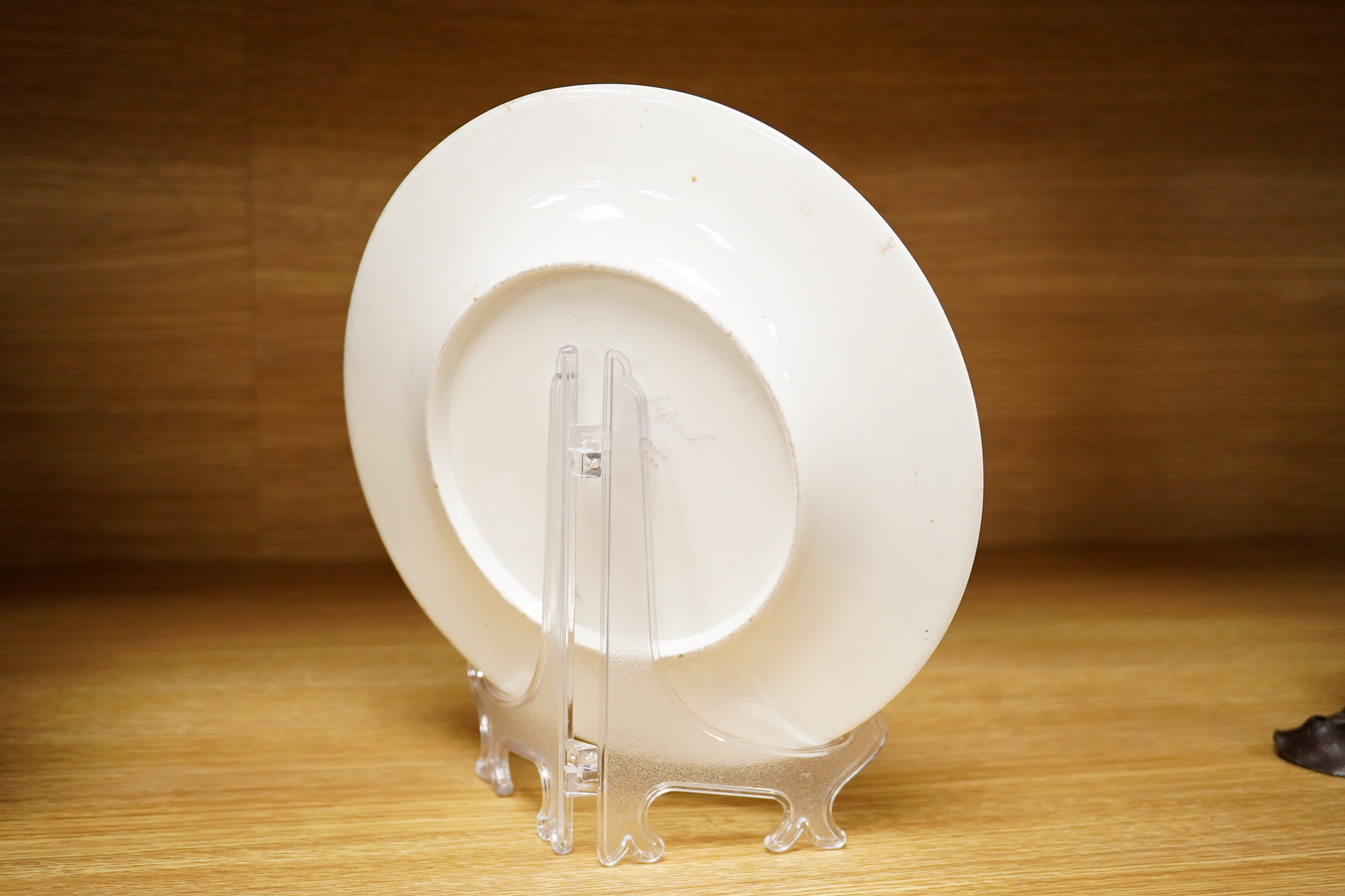 A 19th century, Spode pattern 2882 cabinet plate, hand painted with a Chaffinch, 21cm in diameter